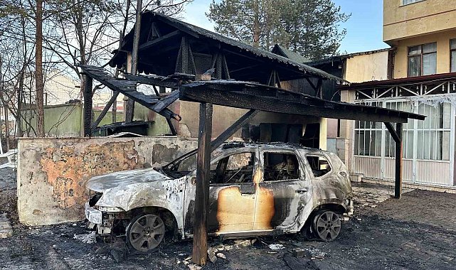 Kastamonu'da park halindeki cip yandı