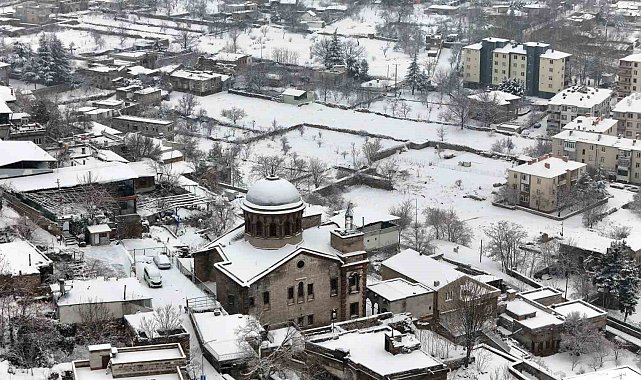 Kayseri'de kar yağışı etkili oldu