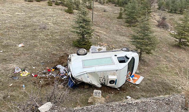 Kontrolden çıkan kamyonet şarampole yuvarlandı: 3 yaralı