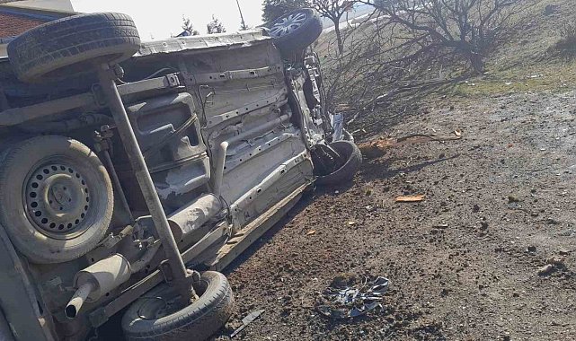 Kulu'da kontrolden çıkan kamyonet devrildi