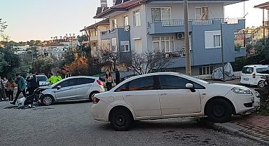 Manavgat'ta iki otomobil kavşakta çarpıştı: 2 yaralı