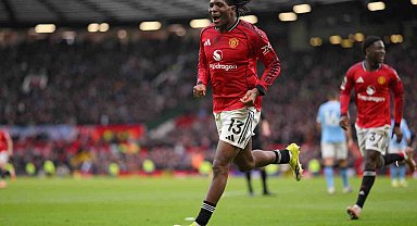 Manchester derbisinde kazanan Kırmızılar oldu