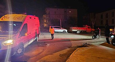Motosiklet ile otomobil çarpıştı: 2 yaralı