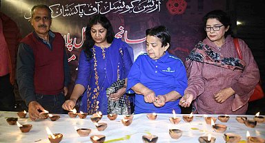 Pakistan'daki AVM yangınında can kaybı 67'ye yükseldi