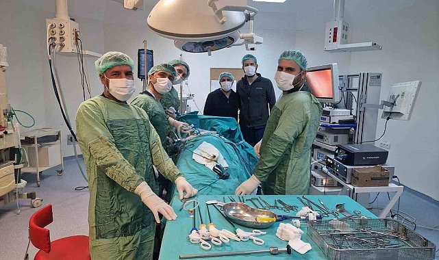 Şanlıurfa'da 10 santimetrelik böbrek kisti kapalı yöntemle alındı