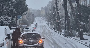 Silivri güne kar yağışı ile başladı