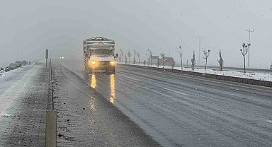 Siverek'te beklenen kar yağışı etkisini göstermeye başladı