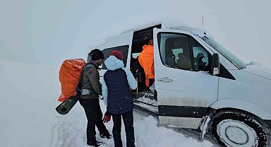 Süphan Dağı'nda mahsur kalan dağcılar kurtarıldı