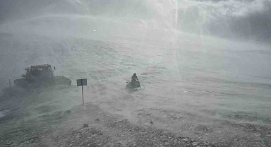 Trabzon'un yükseklerinde kar fırtınası etkili oluyor