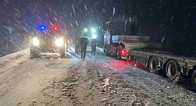 Yolda kalanların yardımına polis ve jandarma yetişti