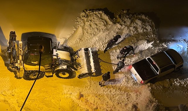 Yüksekova'da kurtarma operasyonu: İnsan gücü yetmeyince belediye yetişti