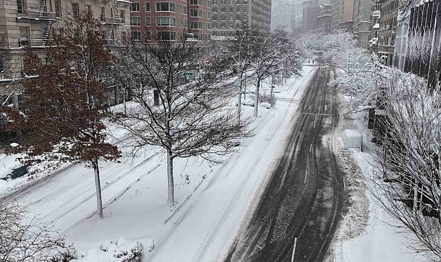 ABD'de kar fırtınası hayatı durma noktasına getirdi