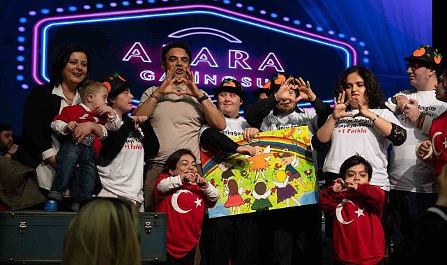 Adana'da özel ihtiyaçlı çocuklar sanatçı Uğur Aslan ile buluştu
