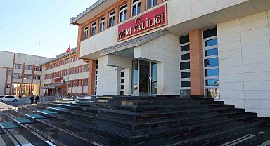 Ağrı'da kar yağışı nedeniyle köy okulları ve taşımalı eğitime ara