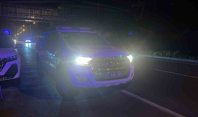 Alanya'da kayalıklardan düşen şahsı, itfaiye ve AFAD ekibi kurtardı