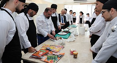ALKÜ'lü öğrenciler Uzak Doğu mutfağını uzmanından öğreniyor