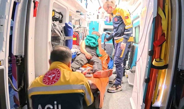 Arkadaşların bıçaklı kavgası kanlı bitti: 1 yaralı