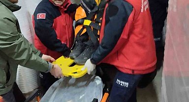 Balıkesir'de asansör boşluğuna düşen adam itfaiye ekiplerince kurtarıldı