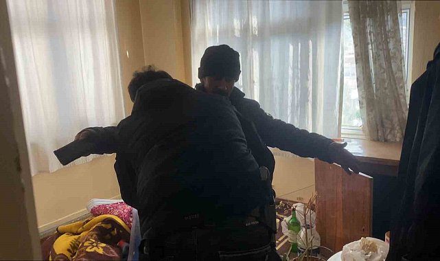 Balkondan tırmanıp girdiği evde 2 gün yaşadı