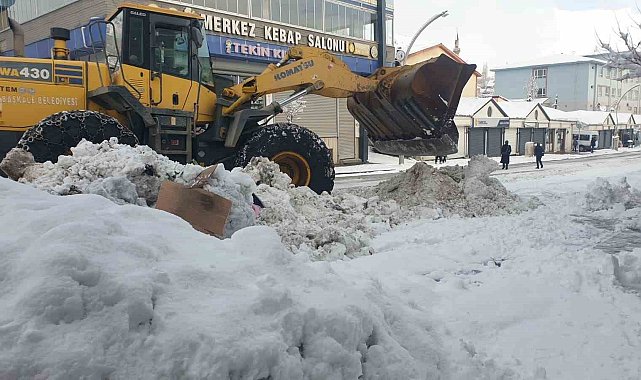 Başkale'de 13 yerleşim yerine ulaşım sağlanamıyor