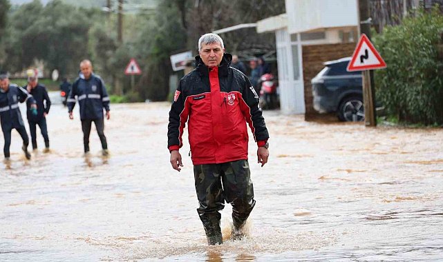 Başkan Mandalinci su taşkınlarının yaşandığı Kızılağaç'ta incelemelerde bulundu
