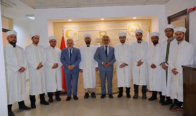 Bayburt'ta göreve başlayan imam hatiplere cübbe töreni