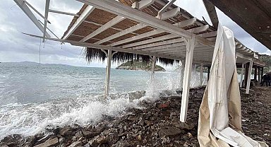 Bodrum sahili savaş alanına döndü: "Fırtına işletmeleri yerle bir etti"