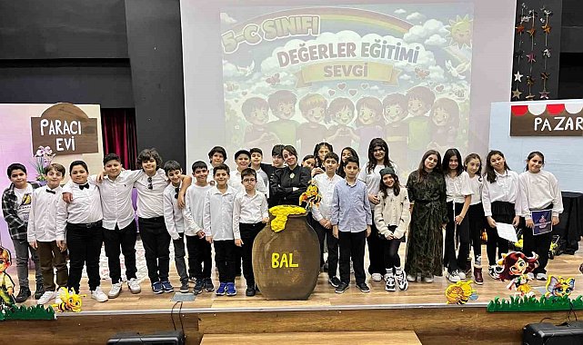 Bulut Başarı Koleji'nde değerler sahneye taşındı