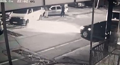 Bursa'da 2 kişinin ağır yaralandığı silahlı saldırı kameraya yansıdı