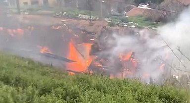 Bursa'da alev alev yanan ev kullanılmaz hale geldi