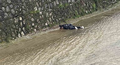 Bursa'da dereye düşen adam kalp masajıyla hayata döndürüldü