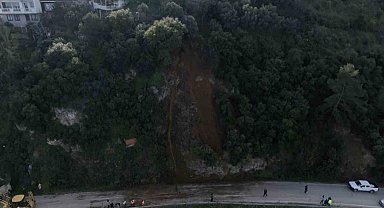 Bursa'da heyelan bölgesi temizlendi...Kayan bölge dron ile görüntülendi