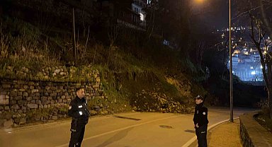 Bursa'da heyelan: Tophane-Muradiye yolu ulaşıma kapandı