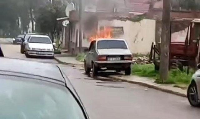 Bursa'da park halindeki otomobil alevlere teslim oldu