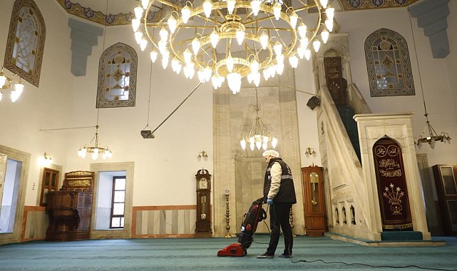 Büyükşehir ekiplerinin camilerde temizlik çalışmaları sürüyor