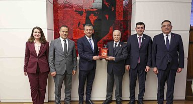 CHP Genel Başkanı Özel, şehit ve gazi dernek temsilcileriyle bir araya geldi