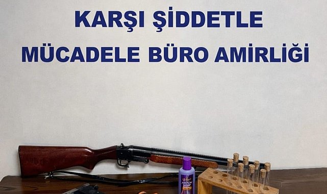 Çok sayıda suç kaydı bulunan şüphelinin evinden silah ve uyuşturucu çıktı