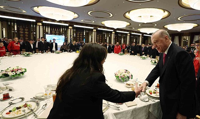 Cumhurbaşkanı Erdoğan: "Eski Türkiye'nin imtiyazlılarının, çatışma ve gerilimden beslenenlerin aranıza nifak sokmasına müsaade etmeyin"