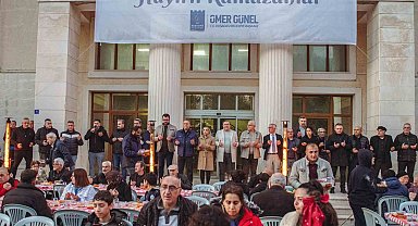 Davutlar'da oruçlar Kuşadası Belediyesi'nin iftar sofrasında açıldı