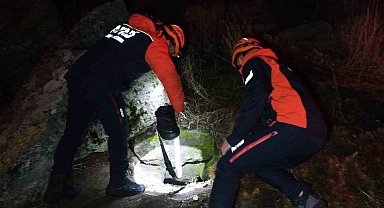 Define bulmak için girdikleri sarnıçta mahsur kalan 3 kişi, 4 saatte kurtarıldı