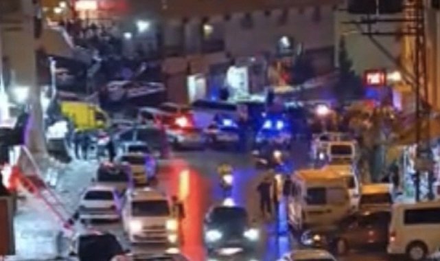 Düğün salonu önünde silahlı saldırıya uğrayan genç ağır yaralandı