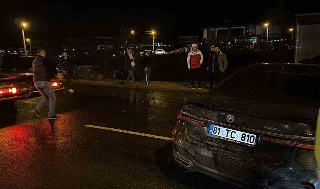 Düzce'de otomobil halk otobüsü ile çarpıştı: 5 yaralı