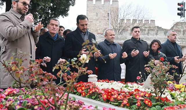 Eski Başbakan Necmettin Erbakan'ı kabri başında anıldı