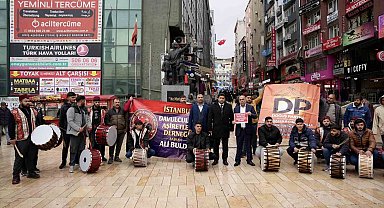 İstanbul'daki davulcular Şirinevler Meydanı'nda sessiz eylem yaptı