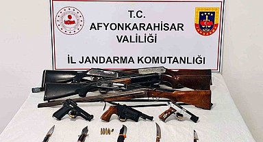 Jandarmadan ruhsatsız silah operasyonu: 8 gözaltı