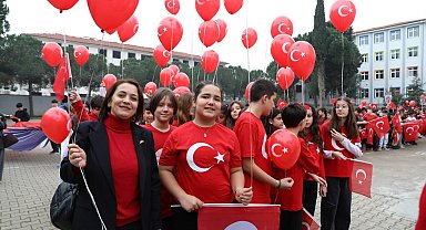 Karasu'da sokaklar kırmızı beyaza büründü