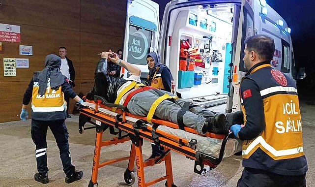 Kontrolden çıkan otomobil yayalara çarptı