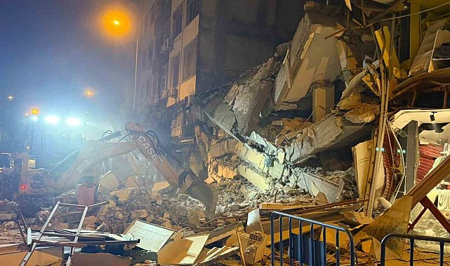 Kontrollü yıkımda çöken binada canlı izine rastlanmadı