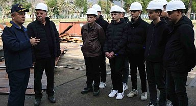 Lise öğrencilerine Aksaz Tersane Komutanlığında eğitim