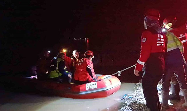 Meriç Nehri kıyısında mahsur kalan 2 işçi kurtarıldı